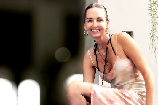 THE ULTIMATE LESS IS MORE STYLE... PLUS YOUR FREE GIFT