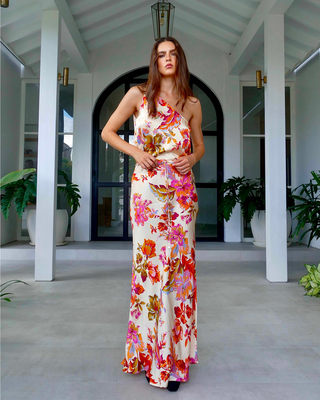 Model is 178cm / 5' foot 10" inches in height and wears a size S