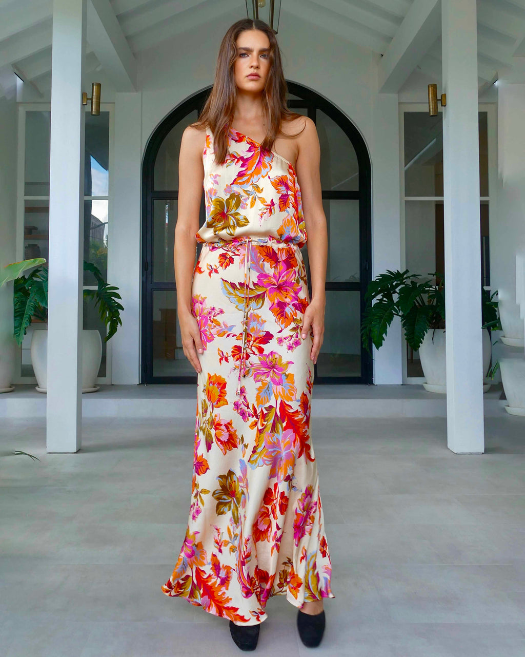 Model is 178cm / 5' foot 10" inches in height and wears a size S