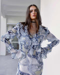 Model is 178cm / 5' foot 10" inches in height and wears a size S