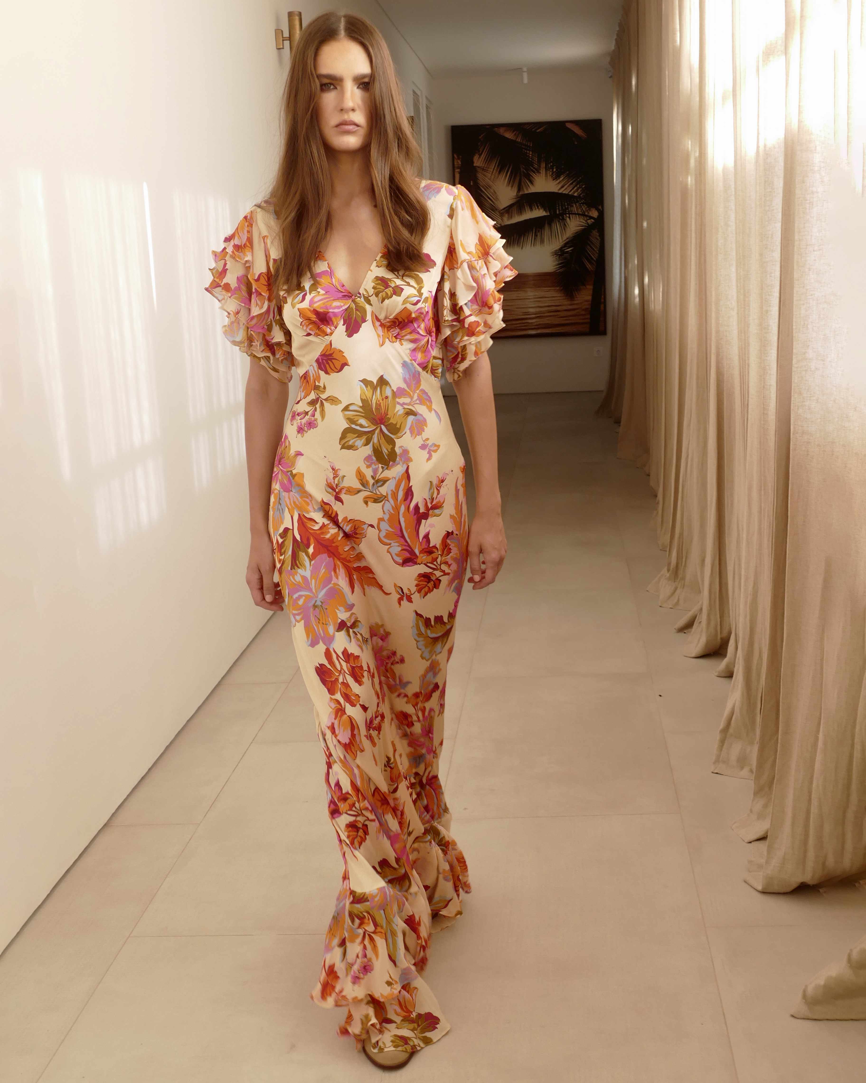 Model is 178cm / 5' foot 10" inches in height and wears a size S