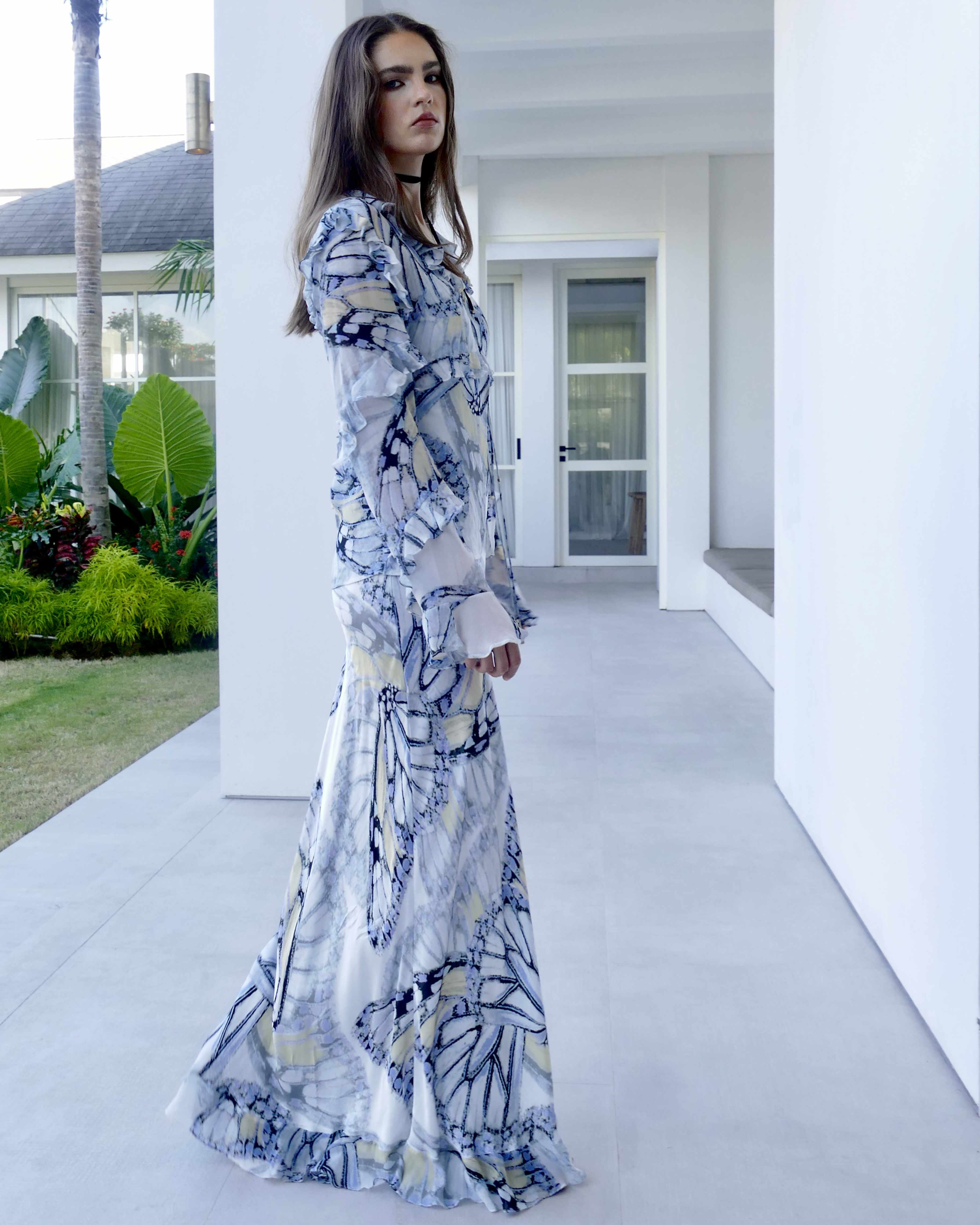 Model is 178cm / 5' foot 10" inches in height and wears a size S