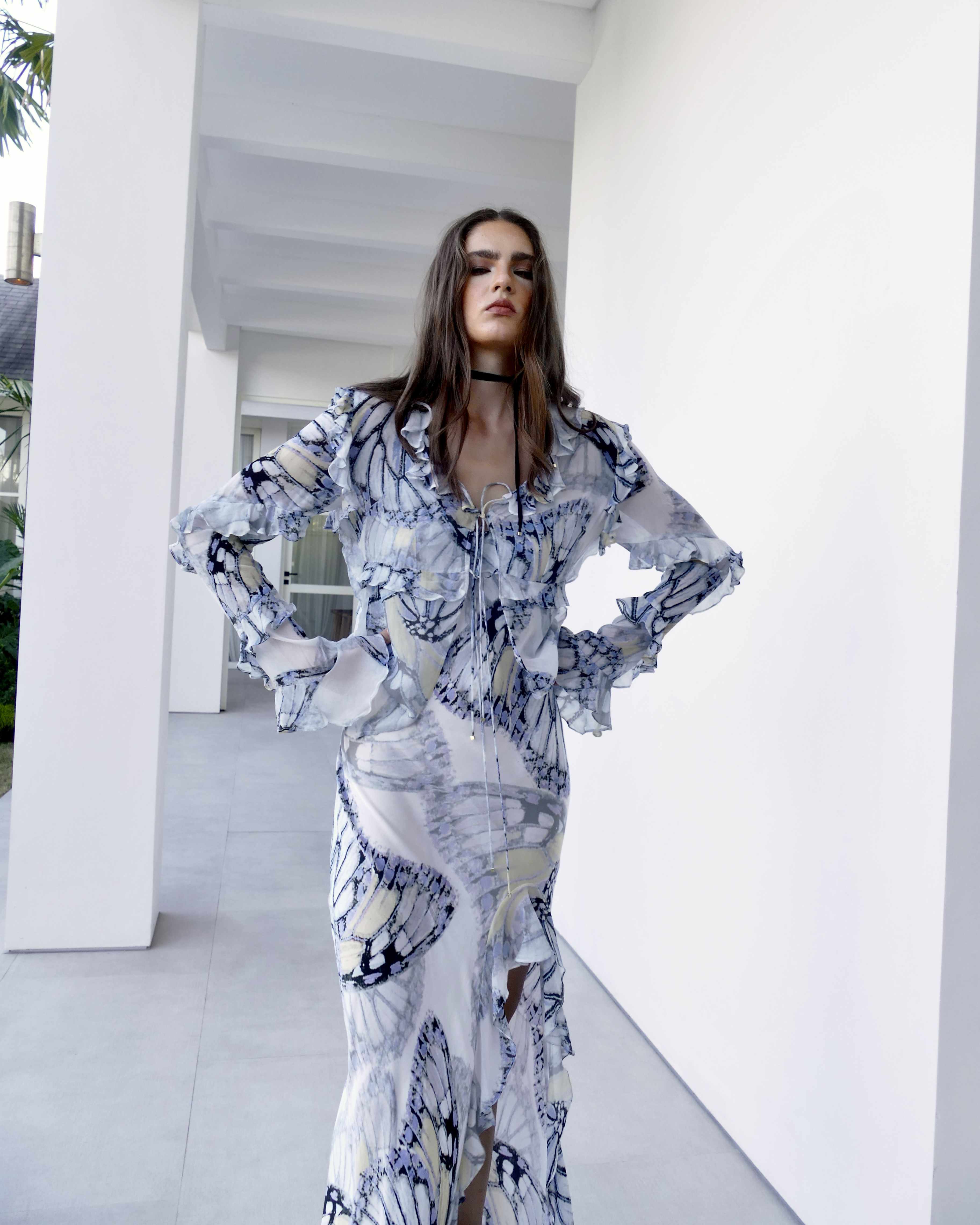 Model is 178cm / 5' foot 10" inches in height and wears a size S