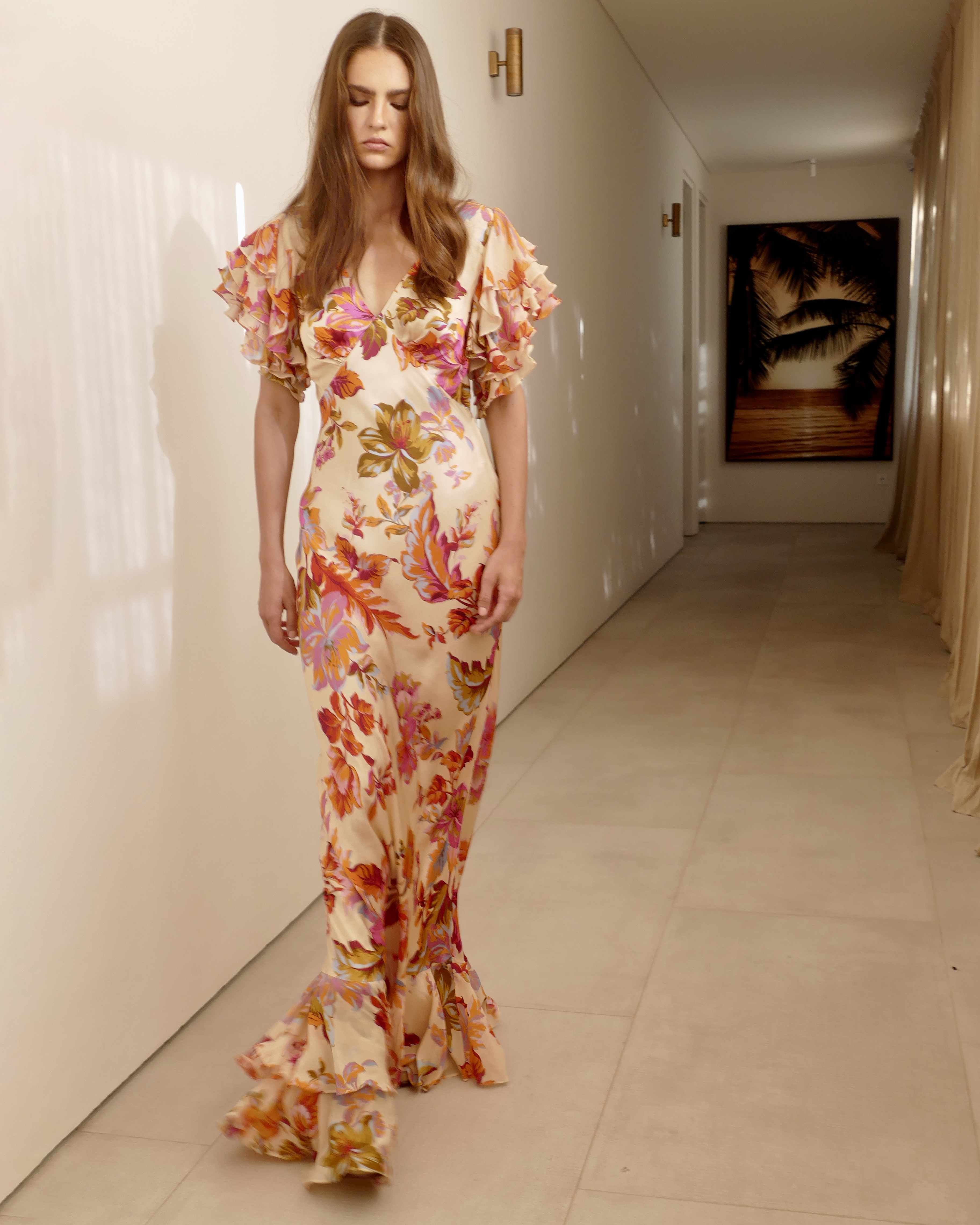 Model is 178cm / 5' foot 10" inches in height and wears a size S