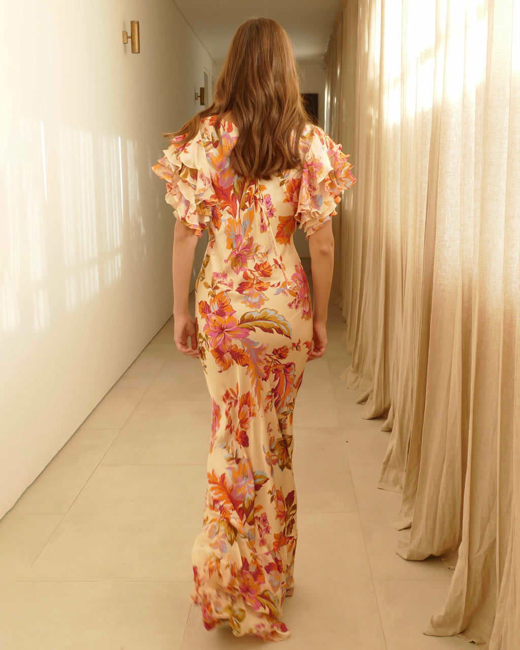Model is 178cm / 5' foot 10" inches in height and wears a size S