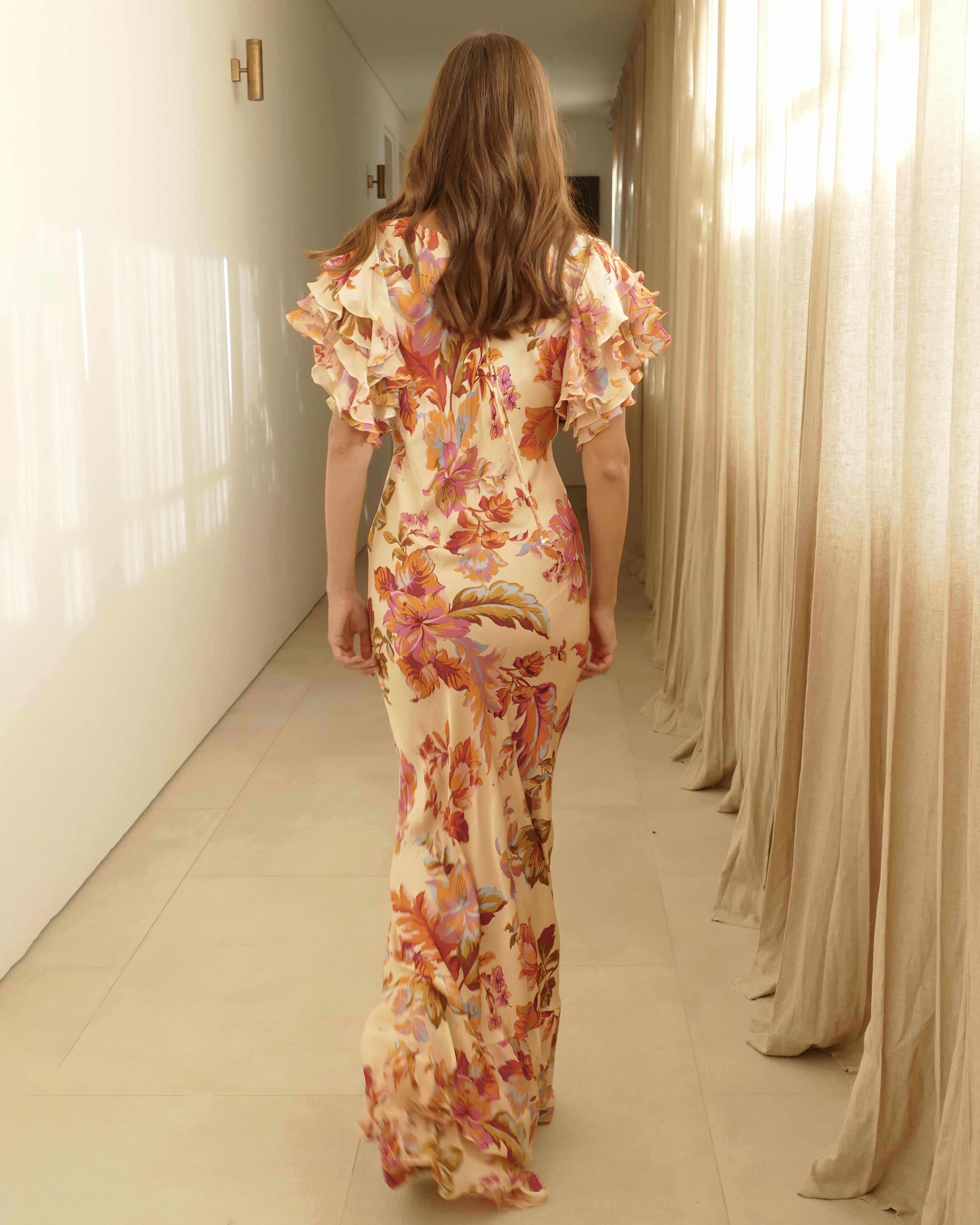 Model is 178cm / 5' foot 10" inches in height and wears a size S