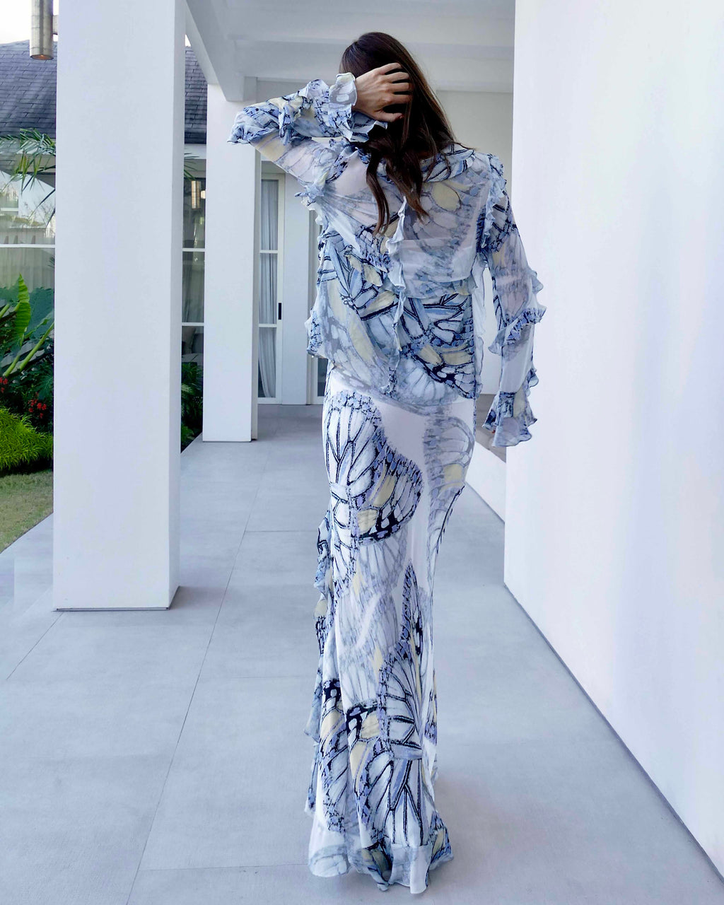 Model is 178cm / 5' foot 10" inches in height and wears a size S