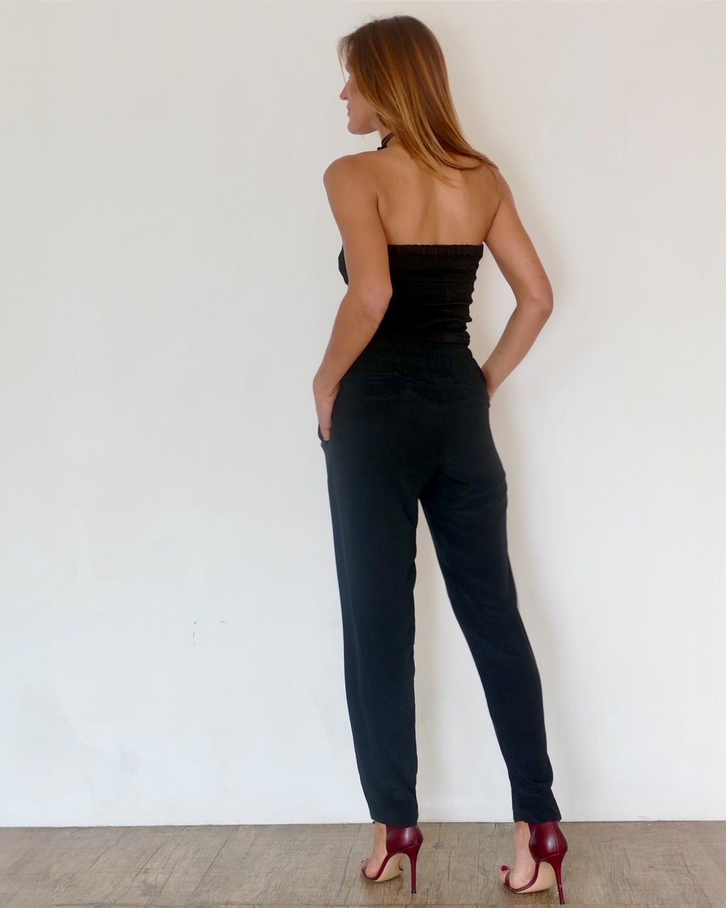 Model is 178cm / 5' foot 10" inches in height and wears a size S