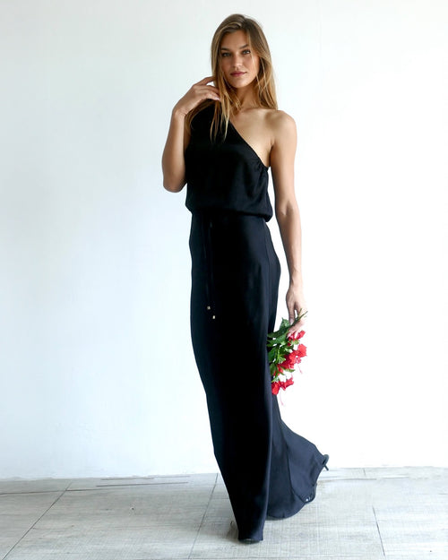 Model is 178cm / 5' foot 10" inches in height and wears a size S