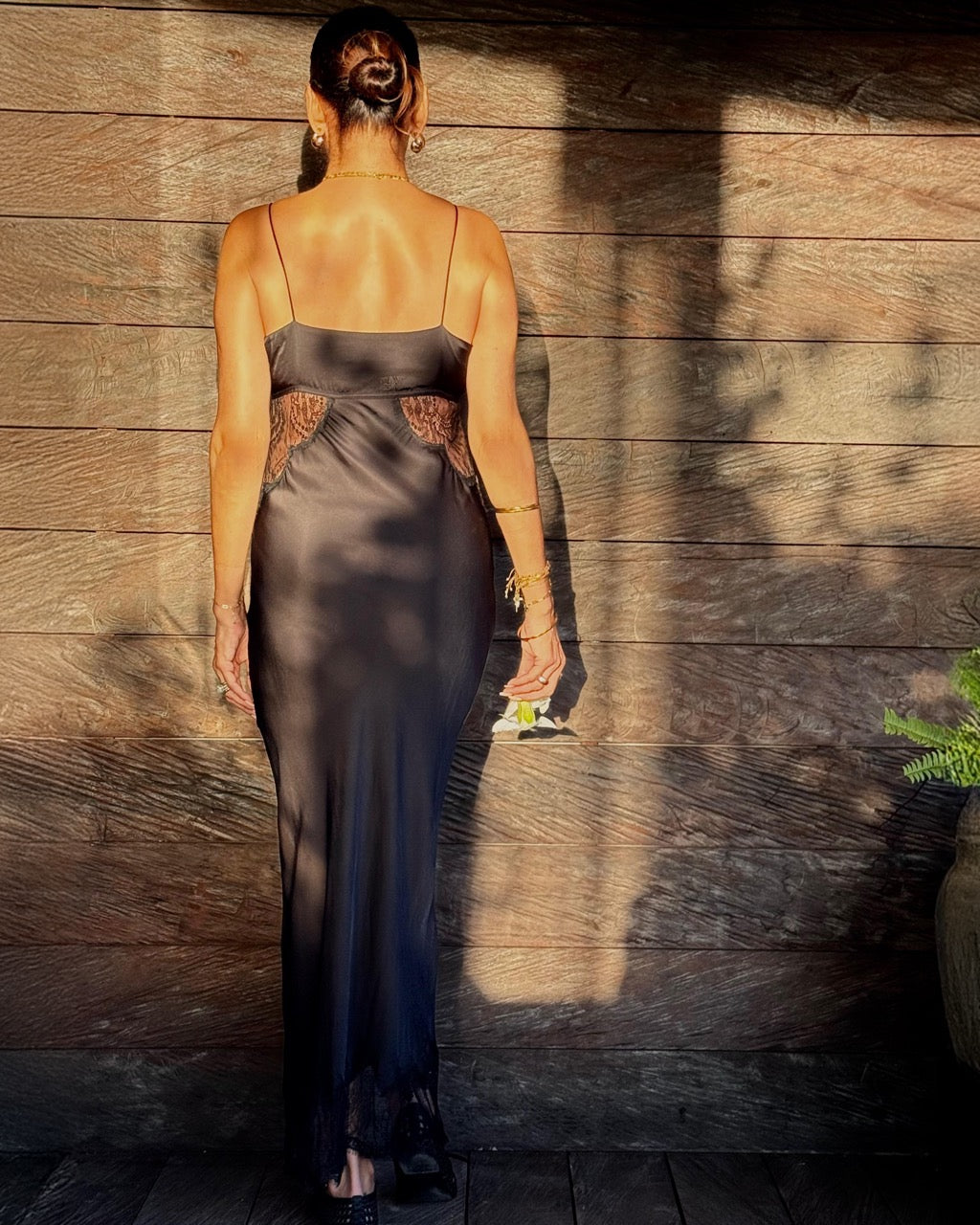 Model is 178cm / 5' foot 10" inches in height and wears a size S