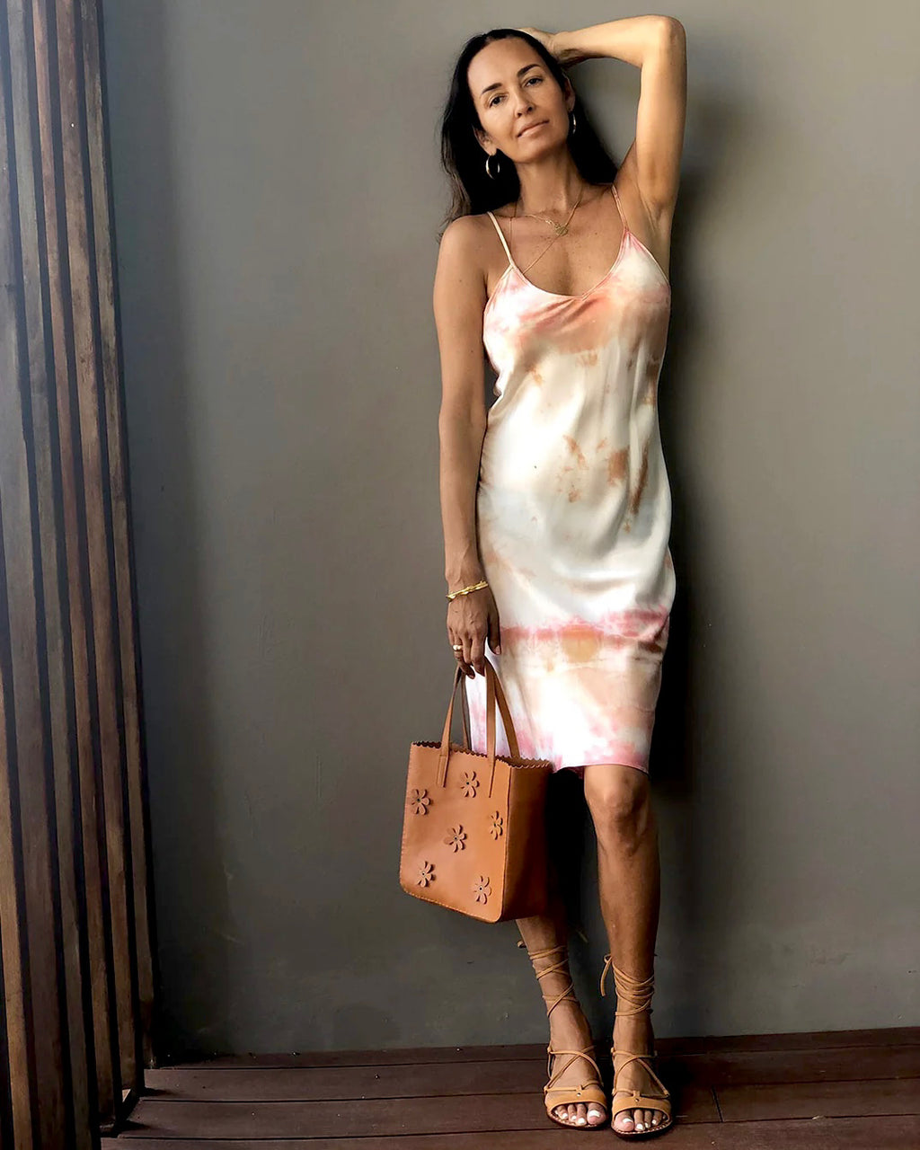 Model is 178cm / 5' foot 10" inches in height and wears a size S 