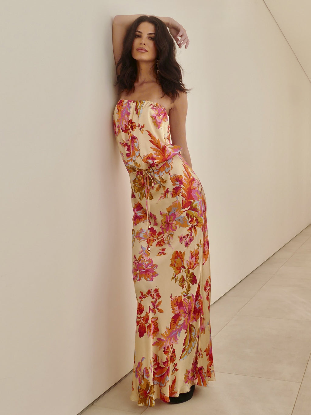 Model is 176cm / 5'9” inches in height and wears a size XS.