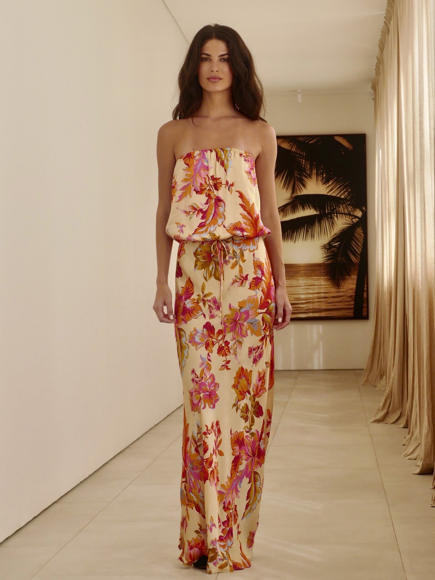 Model is 176cm / 5'9” inches in height and wears a size XS.