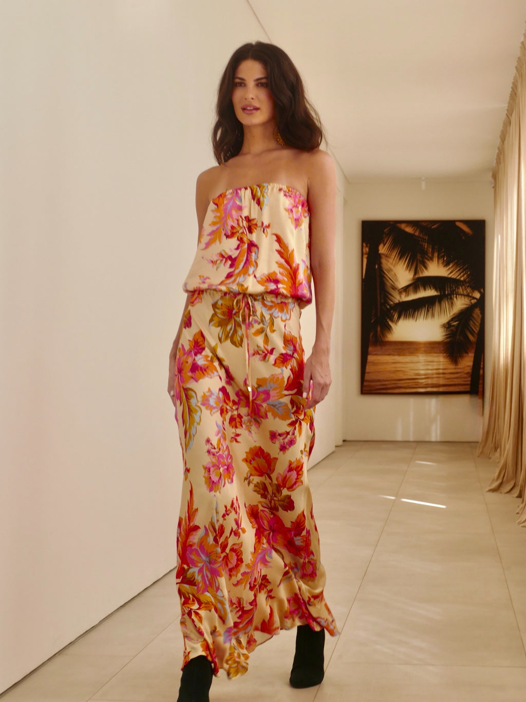 Model is 176cm / 5'9” inches in height and wears a size XS.