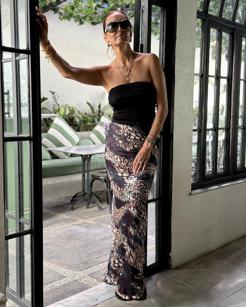 Model is 178cm / 5' foot 10" inches in height and wears a size S.