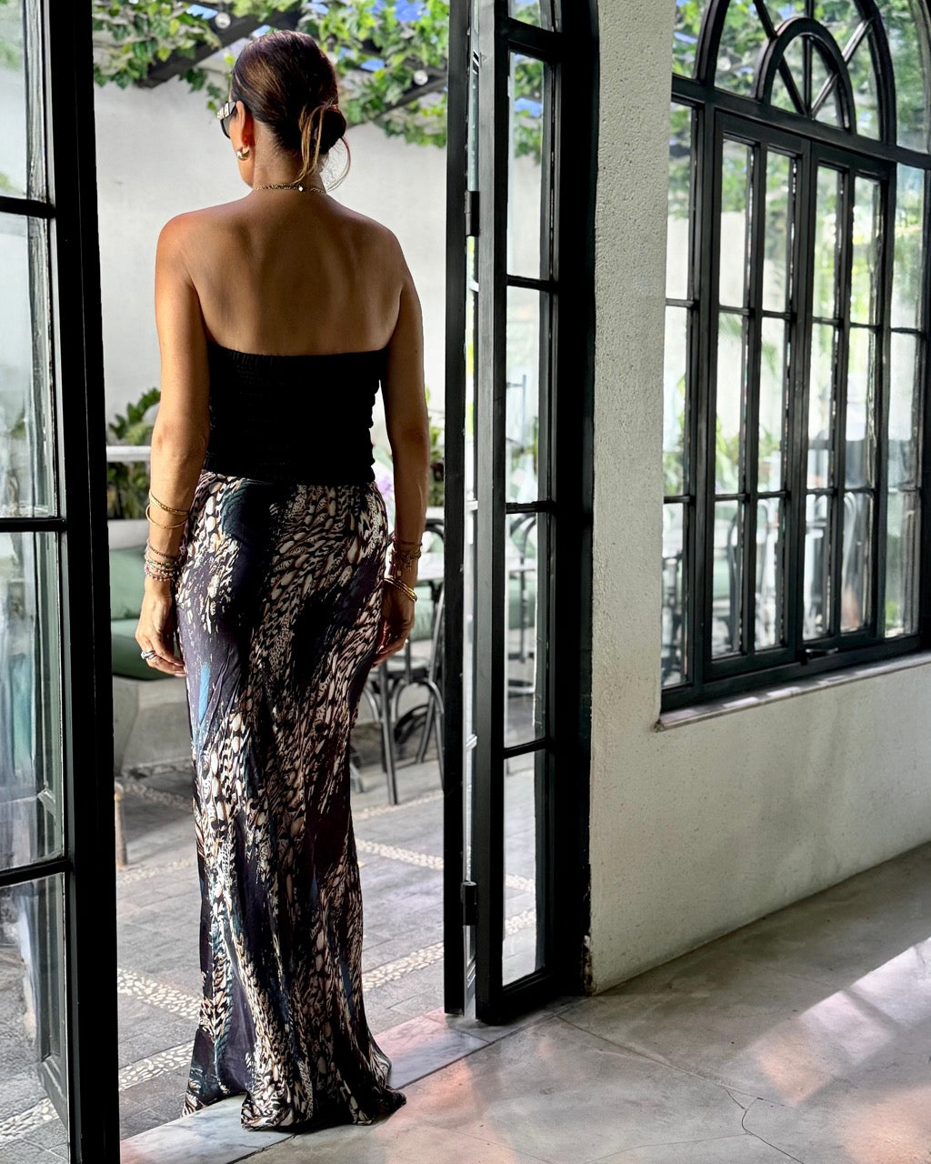 Model is 178cm / 5' foot 10" inches in height and wears a size S