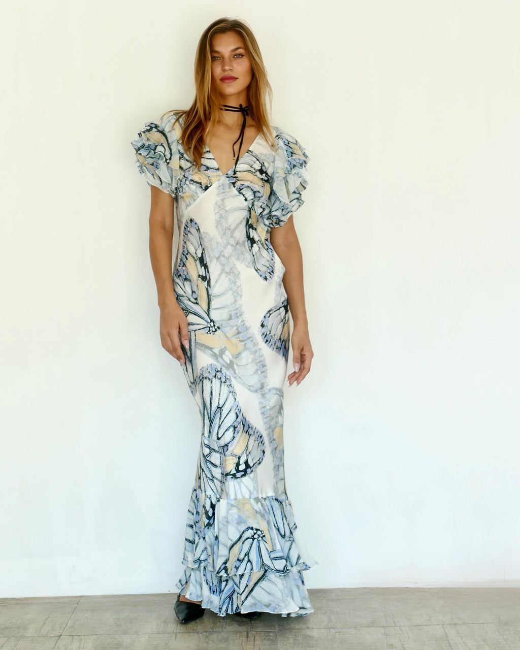 Model is 178cm / 5' foot 10" inches in height and wears a size S
