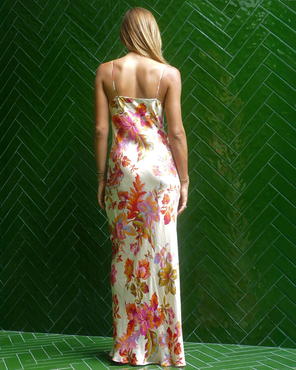 Model is 178 cm / 5'10" inches in height and wears a size S