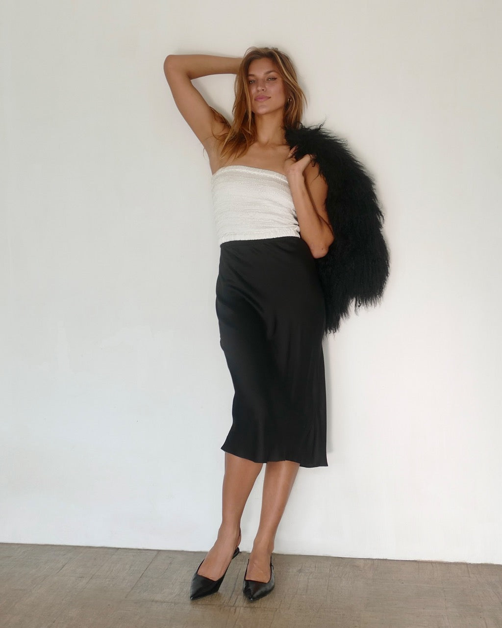 Model is 175cm / 5' foot 9" inches in height and wears a size S.