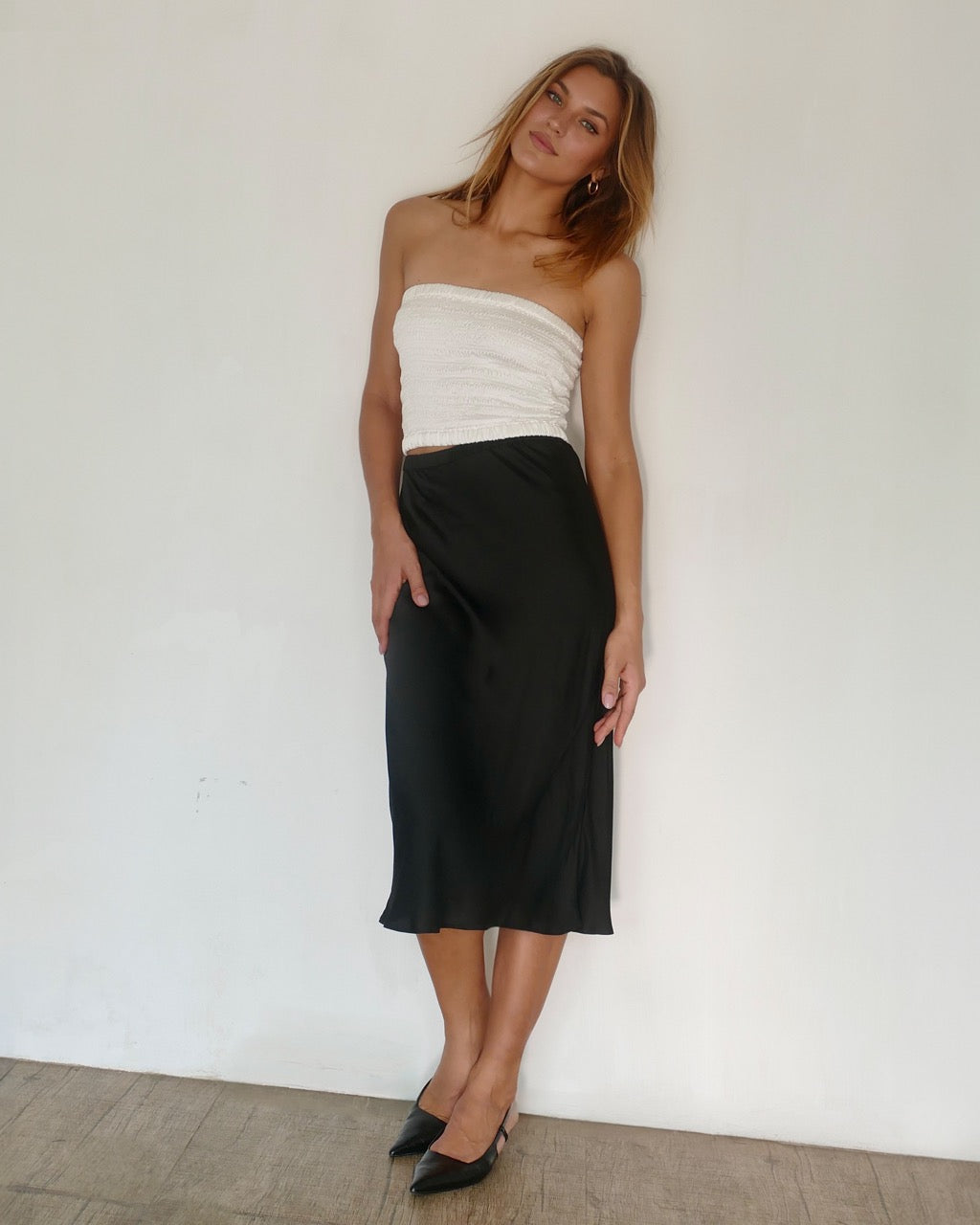 Model is 175cm / 5' foot 9" inches in height and wears a size S.