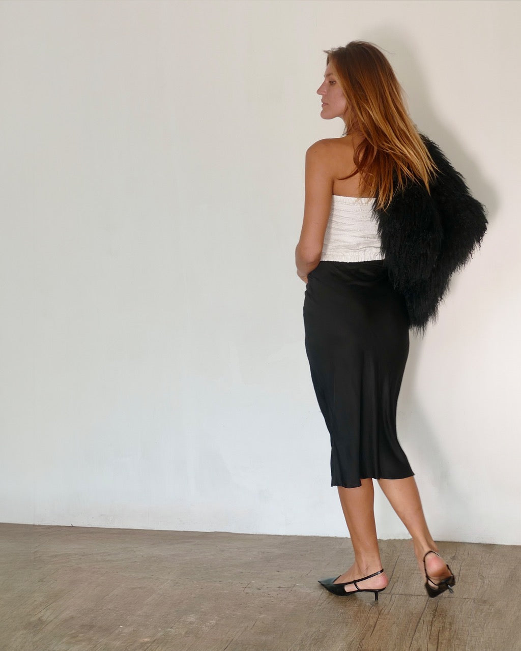 Model is 178cm / 5' foot 10" inches in height and wears a size S