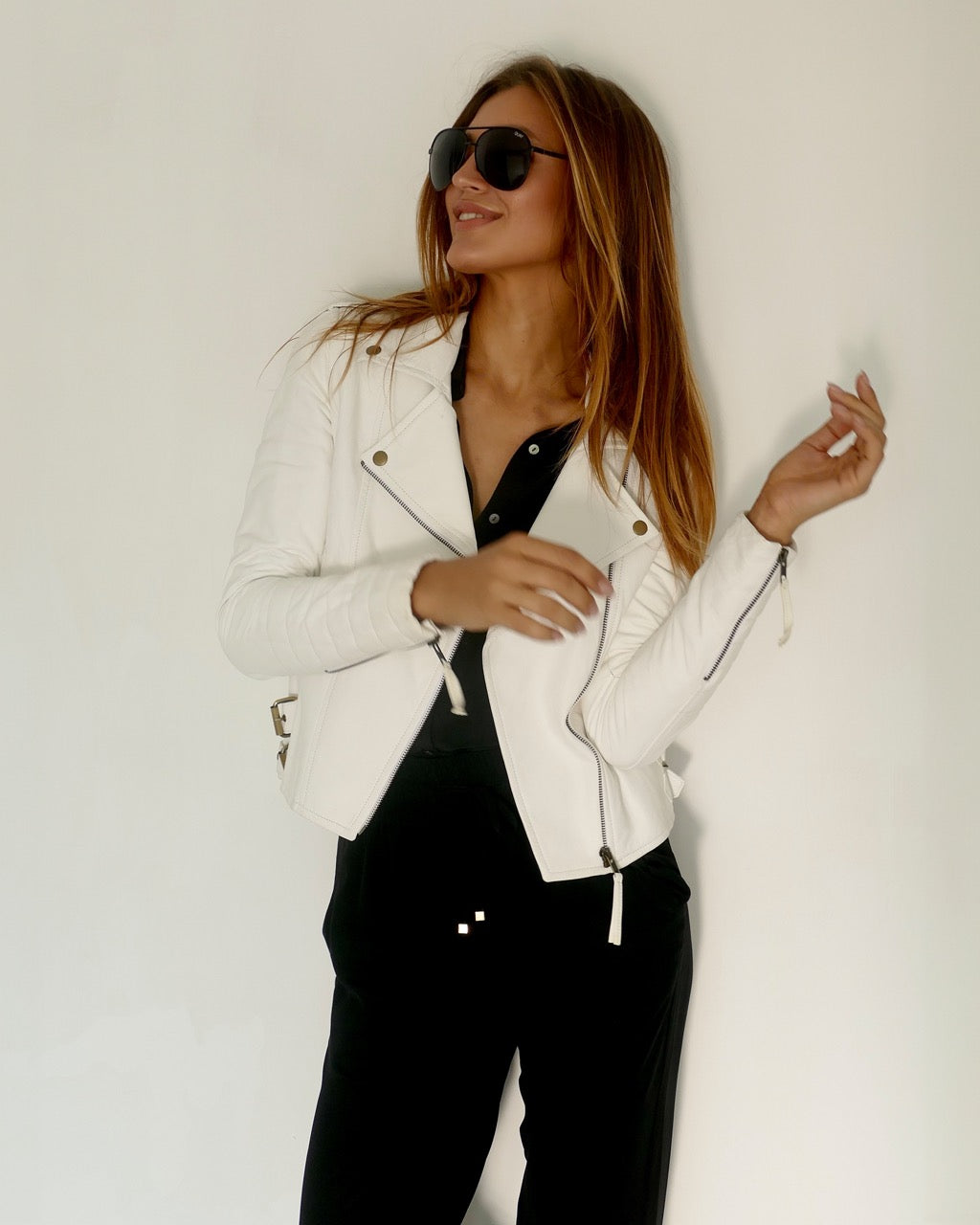 Model is 178cm / 5' foot 10" inches in height and wears a size S