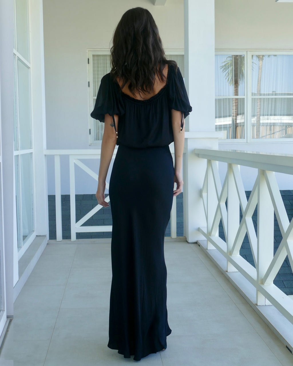 Model is 178 cm / 5'10" inches in height and wears a size S.