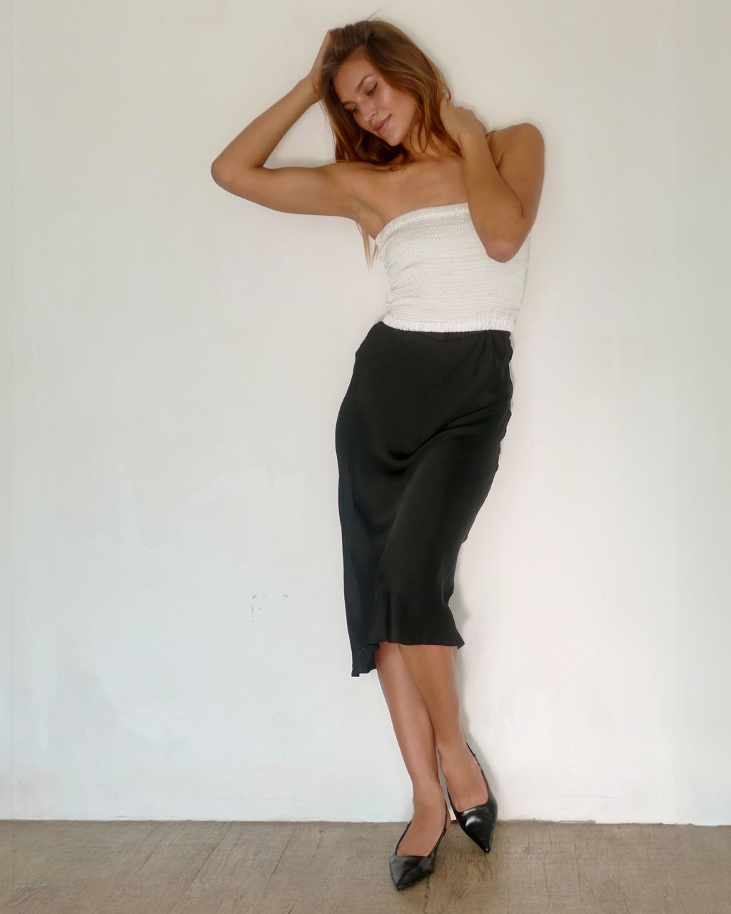 Model is 178cm / 5' foot 10" inches in height and wears a size S