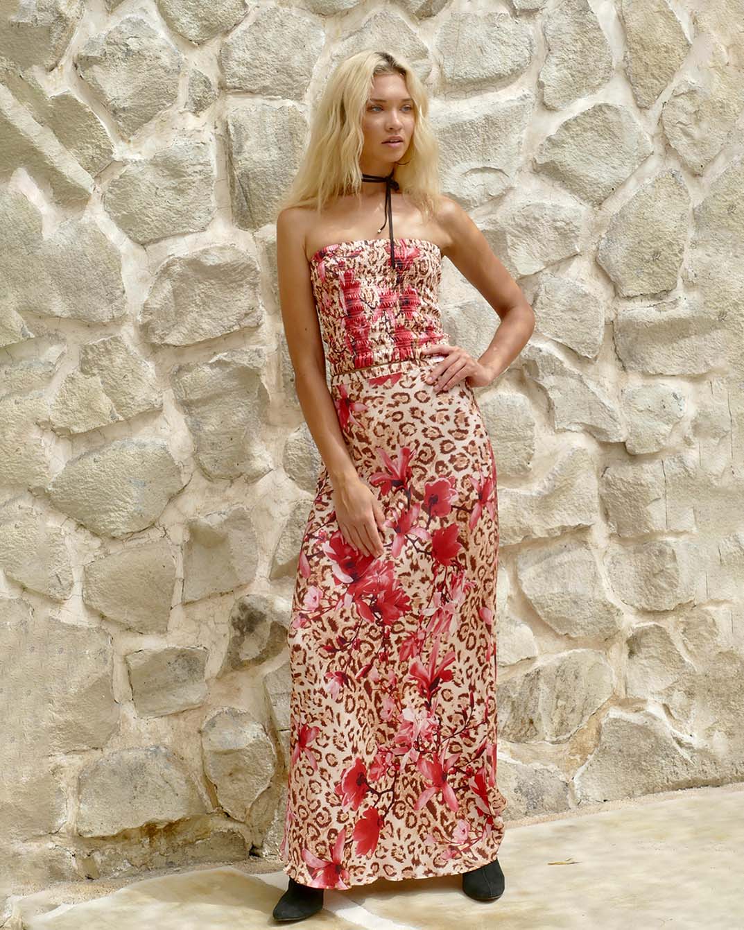 Model is 175cm / 5' foot 9" inches in height and wears a size XS