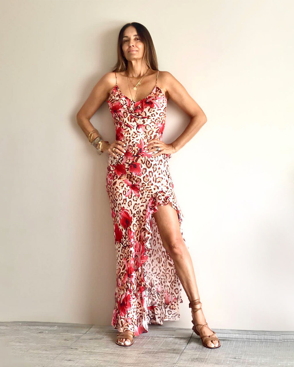 Model is 178cm / 5' foot 10" inches in height and wears a size S