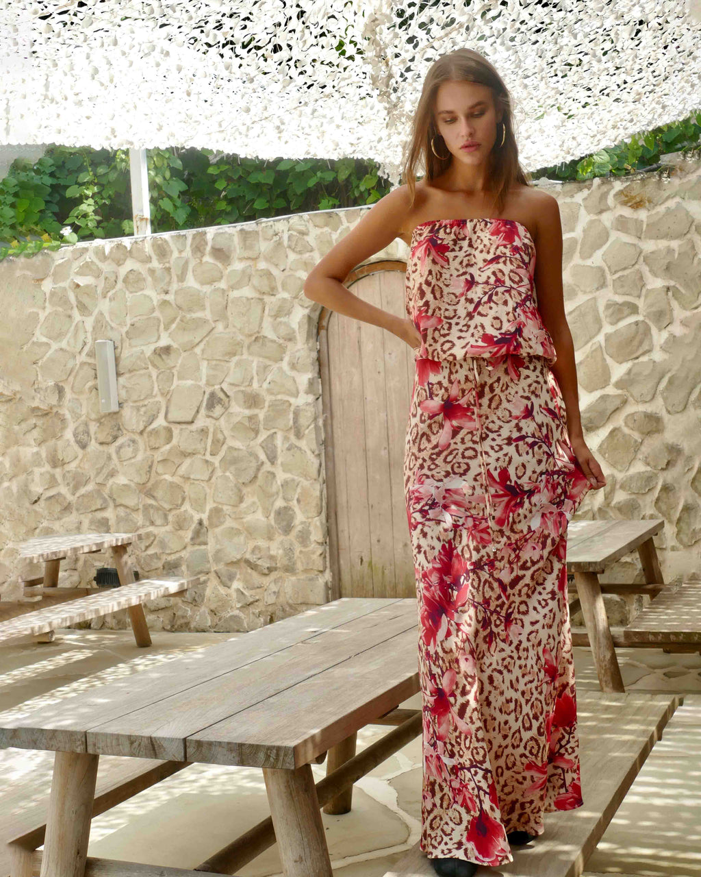Model is 178cm / 5' foot 10" inches in height and wears a size S