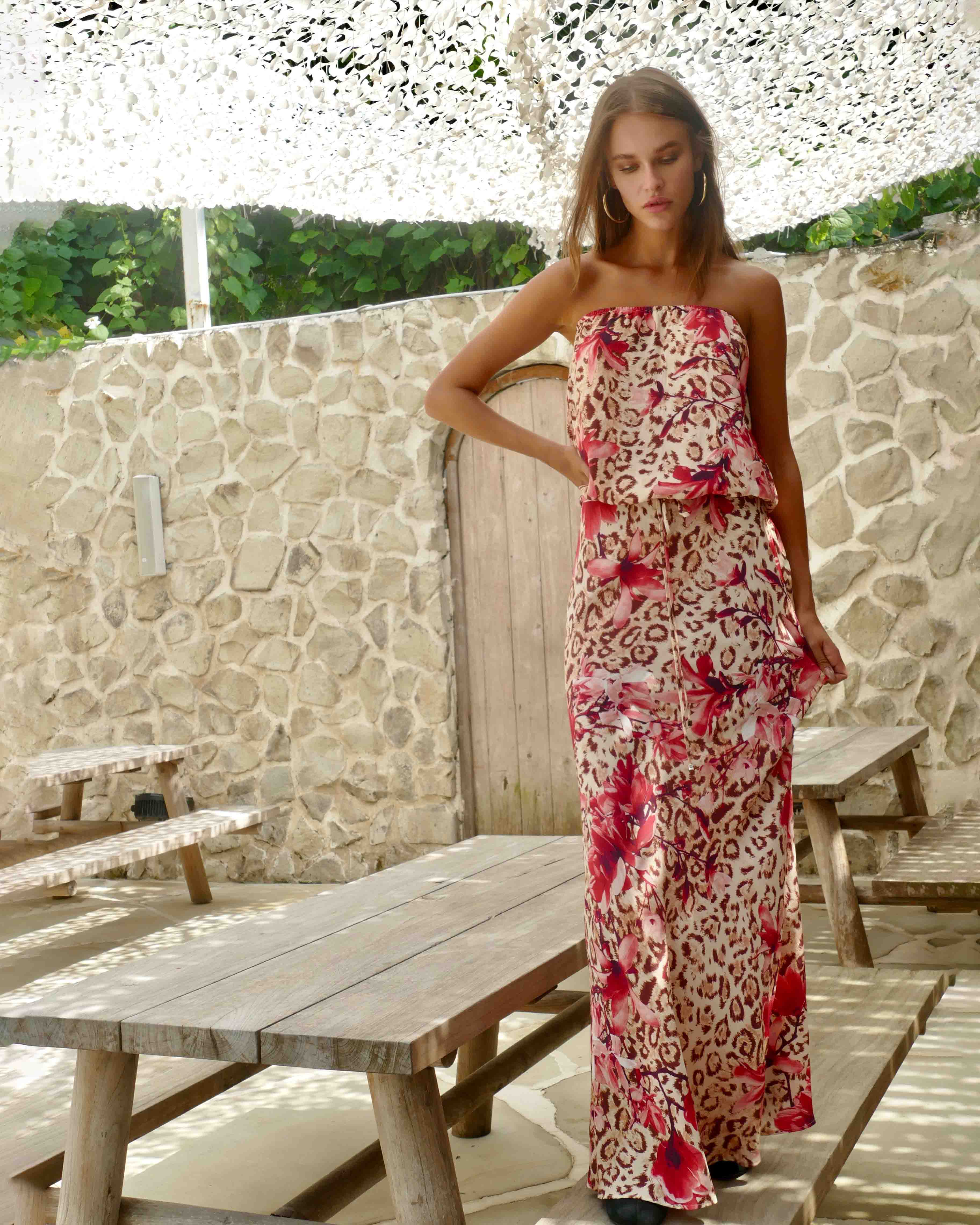 Model is 178cm / 5' foot 10" inches in height and wears a size S