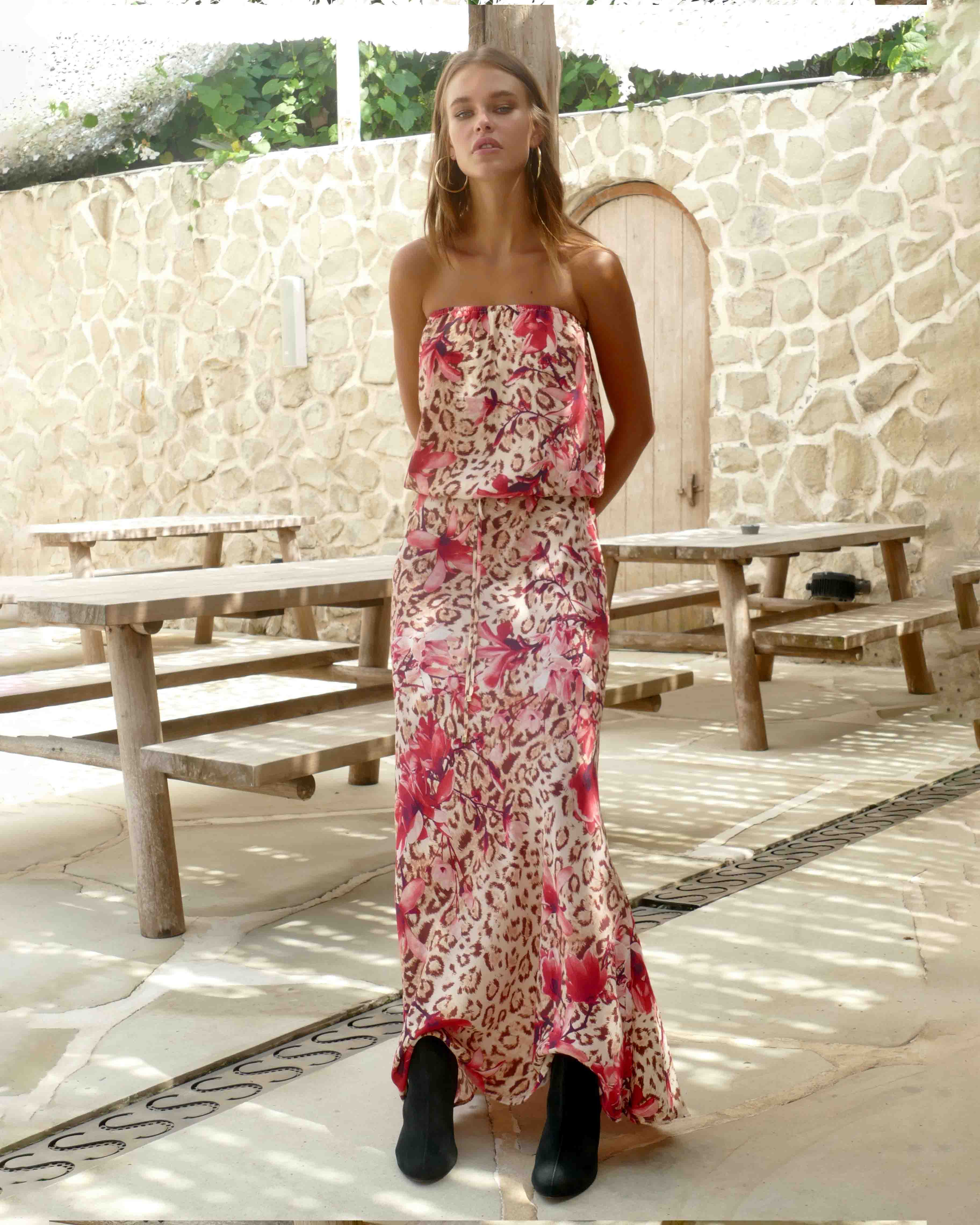Model is 178cm / 5' foot 10" inches in height and wears a size S