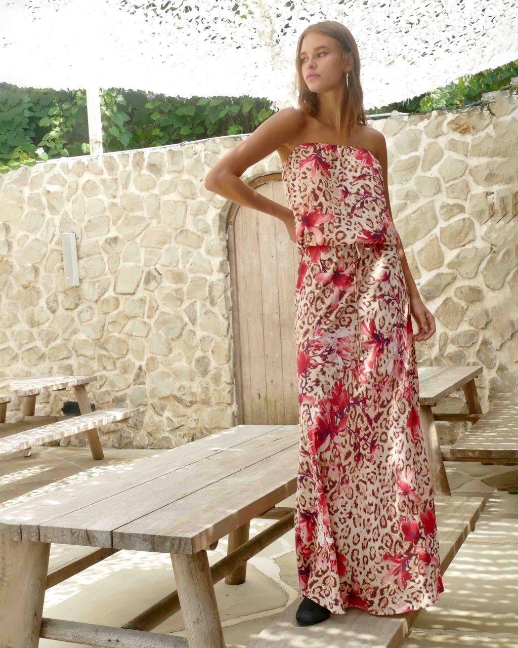 Model is 178cm / 5' foot 10" inches in height and wears a size S