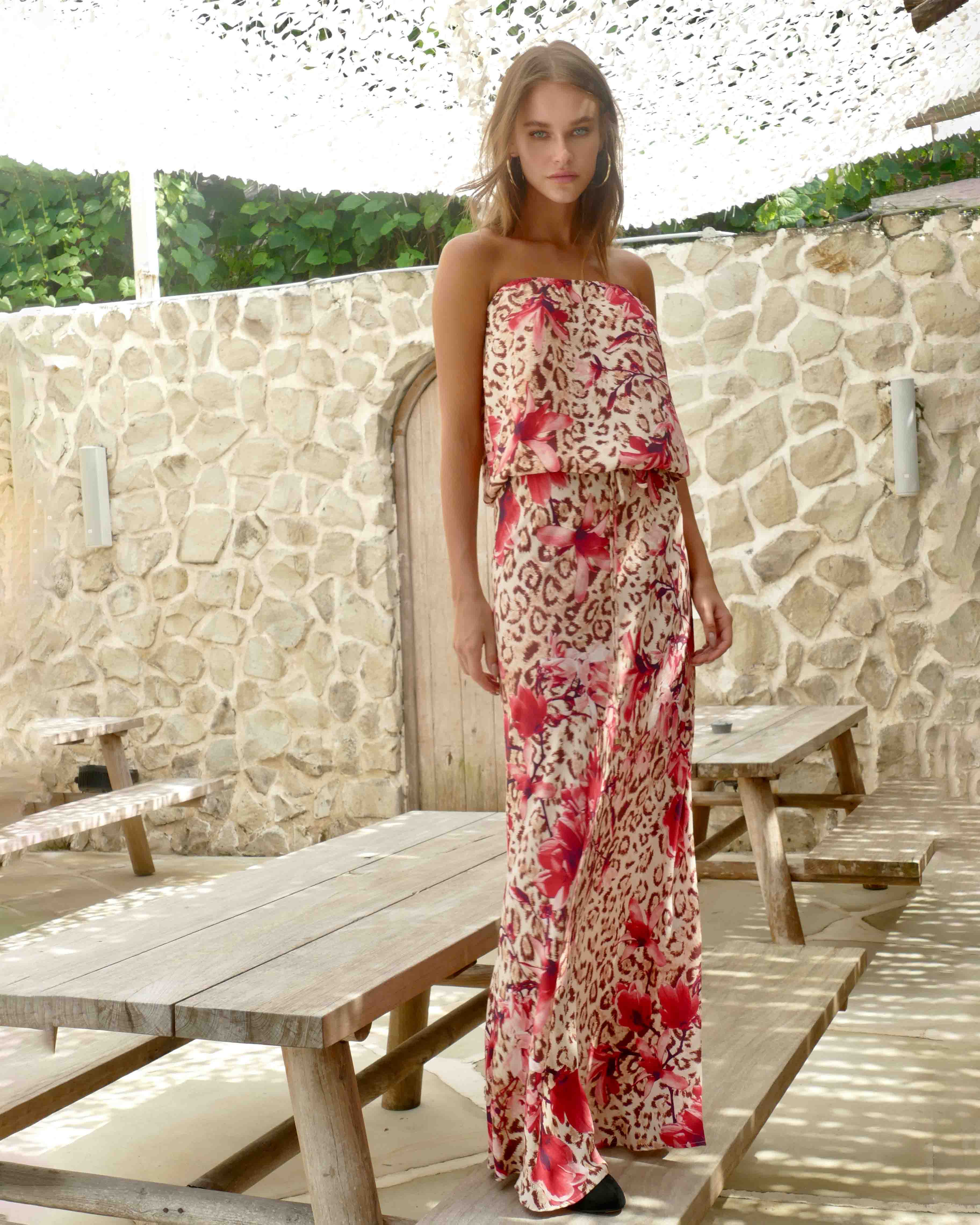 Model is 178cm / 5' foot 10" inches in height and wears a size S