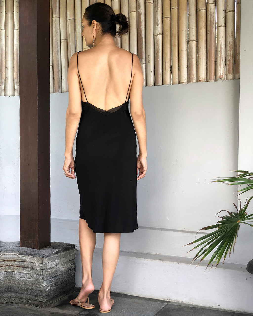 Model is 178cm / 5' foot 10" inches in height and is wearing a size S