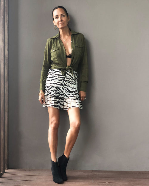Model is 178cm / 5' foot 10" inches in height and wears a size S