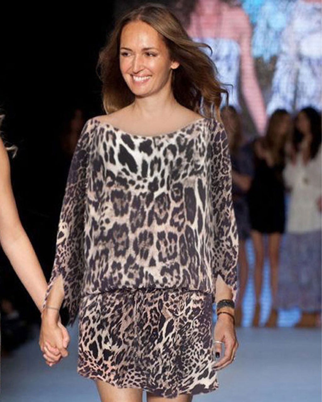 Model is 178cm / 5'10" in height and is wearing a size S