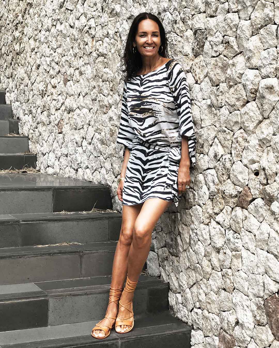 Model is 178cm / 5' foot 10" inches in height and is wearing a size S