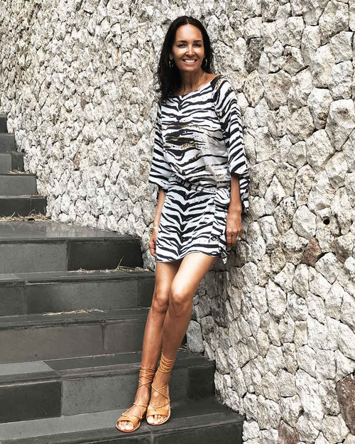 Model is 178cm / 5' foot 10" inches in height and is wearing a size S