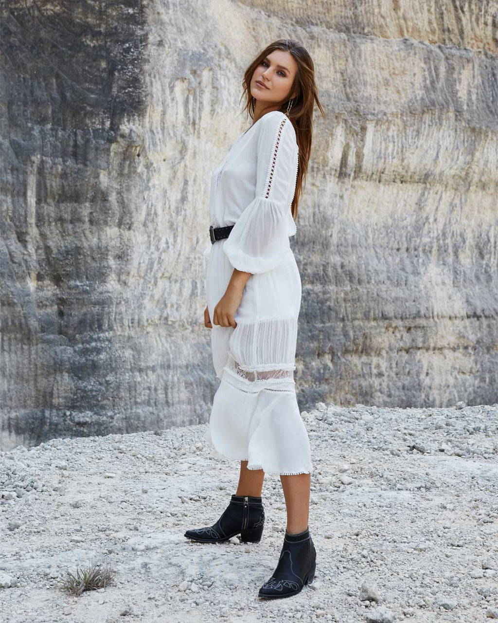 Model is 178cm / 5' foot 10" inches in height and wears a size S