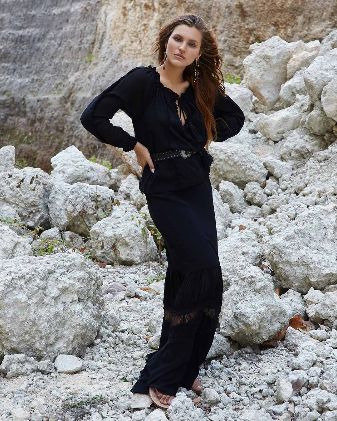 Model is 178cm / 5' foot 10" inches in height and wears a size S