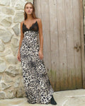 Model is 173cm / 5' foot 8" inches in height and wears a size XS