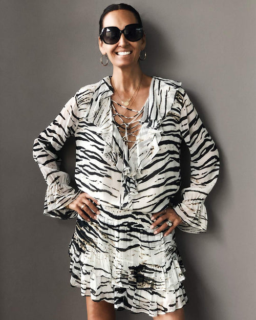 Model is 178cm / 5' foot 10" inches in height and is wearing a size S
