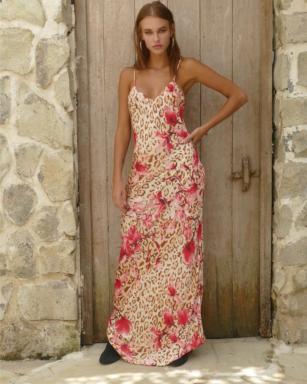Model is 173cm / 5' foot 8" inches in height and wears a size XS