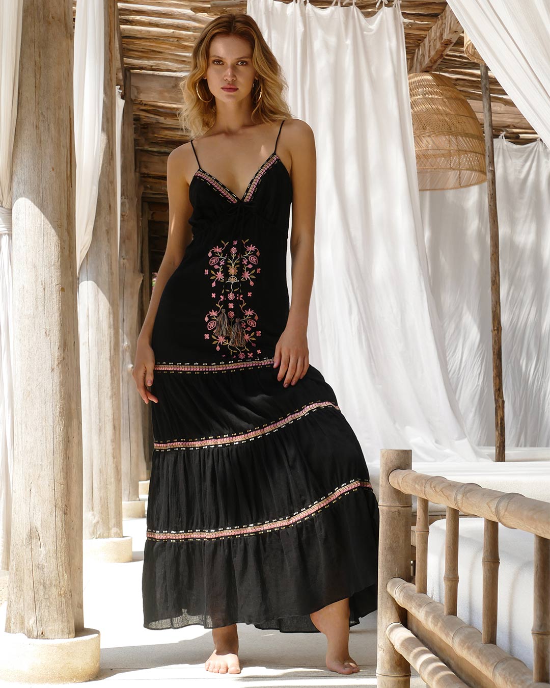 Model is 178cm / 5' foot 10" inches in height and wears a size S