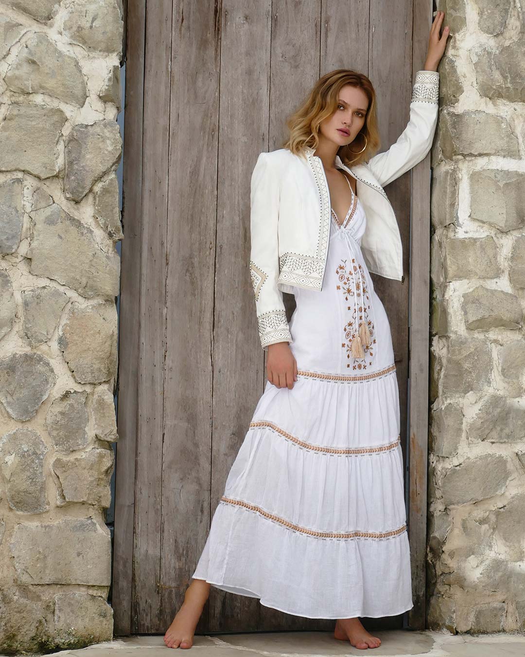 Model is 178cm / 5' foot 10" inches in height and wears a size S