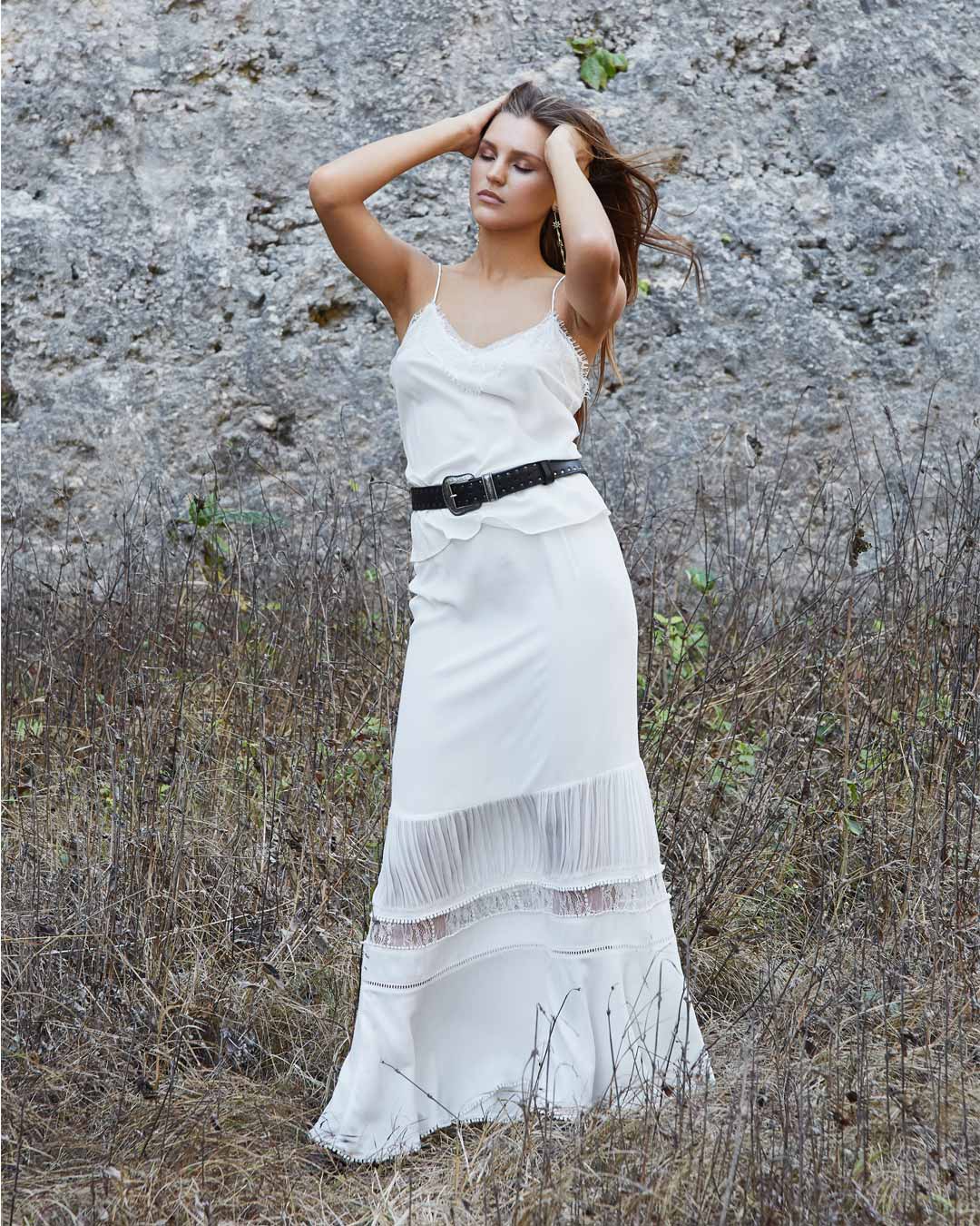 Model is 178cm / 5' foot 10" inches in height and wears a size S