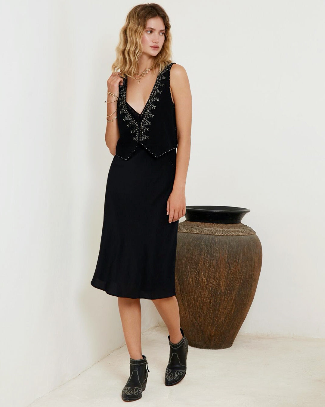 Model is 178cm / 5' foot 10" inches in height and is wearing a size S