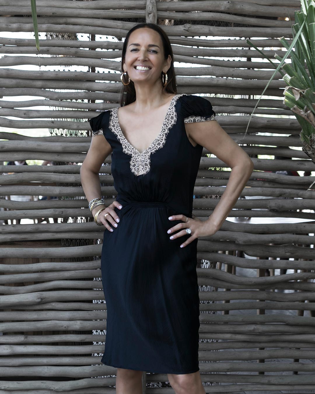 Model is 178cm / 5' foot 10" inches in height and wears a size S